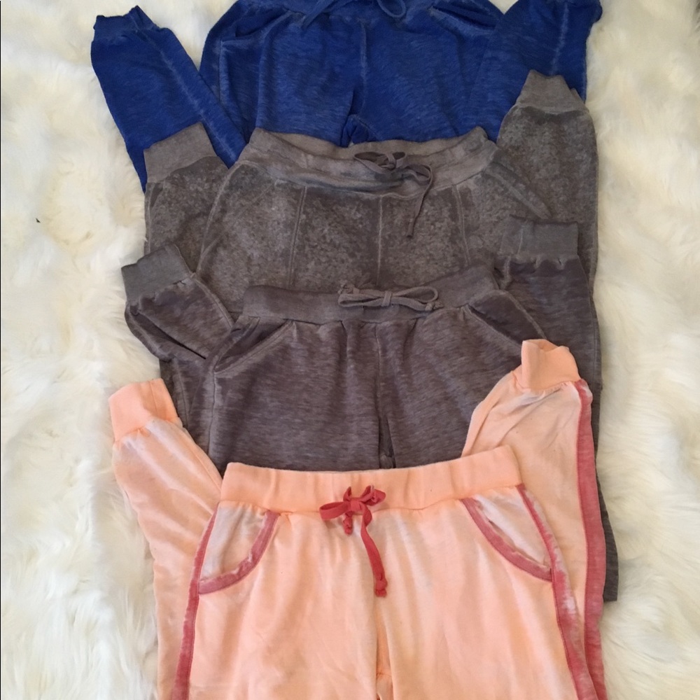 Women’s jogging pants ONLY ORANGE COLOR AVAILABLE!

ONLY ORANGE AVAILABLE!